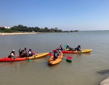 Vacance été enfants hébergées du samusocial de paris faire du kayak 